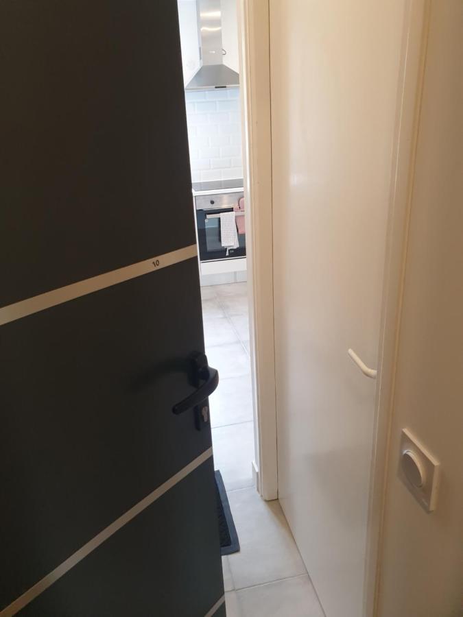 Appartements Renove 2023 Proche Aeroport 5Min, Gare Sncf 2 Min, Tramway Au Pied De L'Immeuble , Parking Possible, Renovated Apartments 2023 Near The Airport 5 Min, Train Station 2 Min, Tram Next To The Building 1 Min, Parking Possible Nicea Pokój zdjęcie